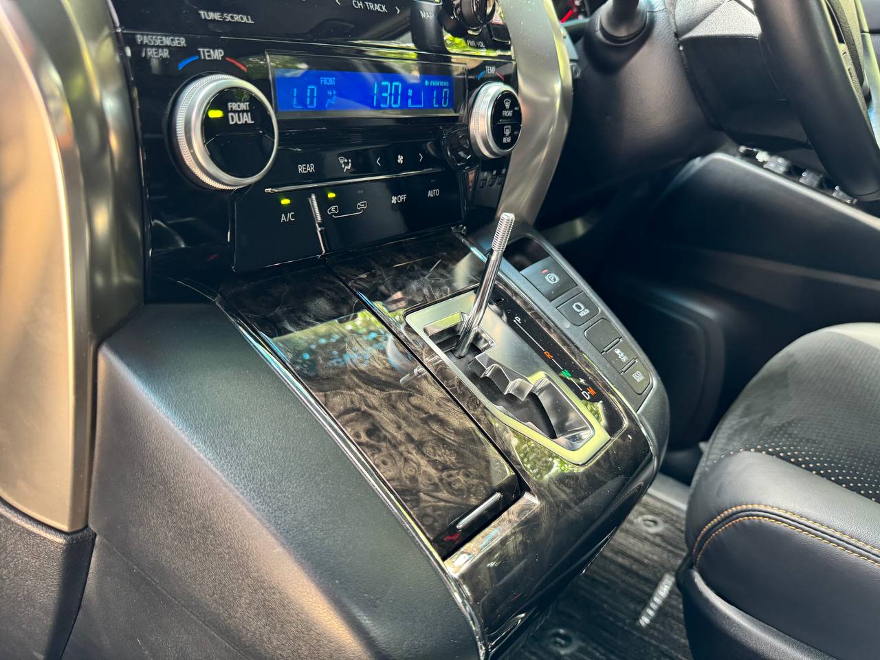 TOYOTA VELLFIRE 2.5 GOLDEN EYES 2 (3BA)