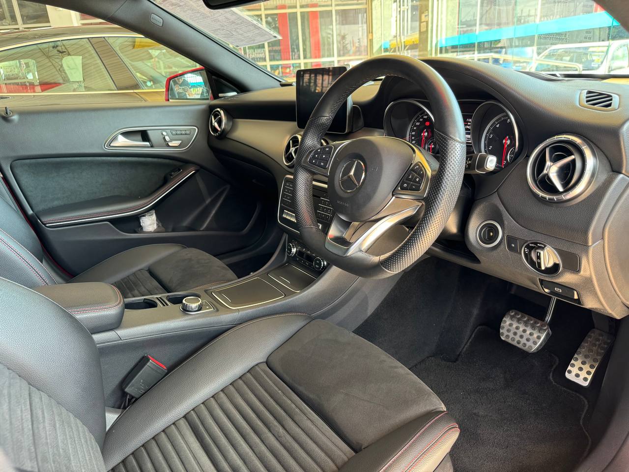 MERCEDES BENZ CLA180 AMG STYLE